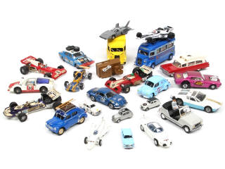 Lot 455 - DIVERS (23)