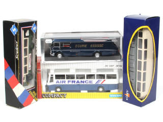 Lot 465 - DIVERS (4)