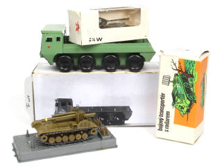 Lot 467 - DIVERS (4)