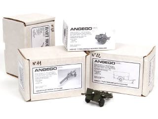 Lot 420 - DIVERS (4)