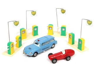 Lot 471 - DIVERS (6)