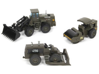 Lot 418 - DIVERS (3)