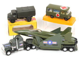 Lot 415 - DIVERS (3)