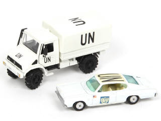 Lot 411 - DIVERS (2)