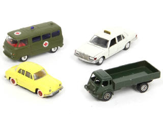 Lot 466 - DIVERS (4)