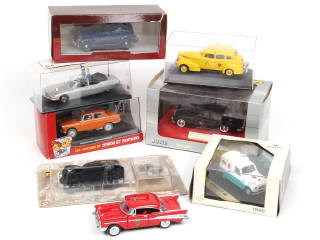 Lot 476 - DIVERS (8)