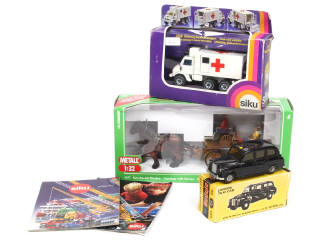 Lot 461 - DIVERS (3)