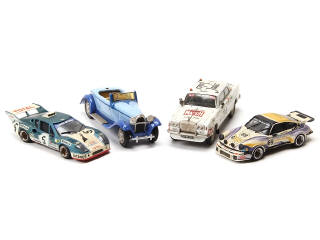 Lot 468 - DIVERS (4)