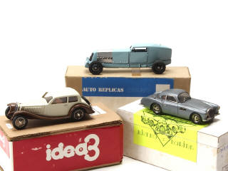 Lot 463 - DIVERS (3)