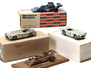 Lot 469 - DIVERS (4)