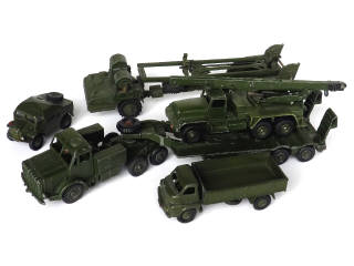 Lot 261 - DINKY TOYS (GB) (5)