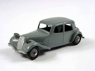 Lot 208 - DINKY TOYS (FRANCE) (1)