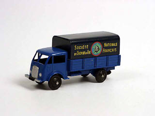 Lot 391 - DINKY TOYS FRANCE (1)