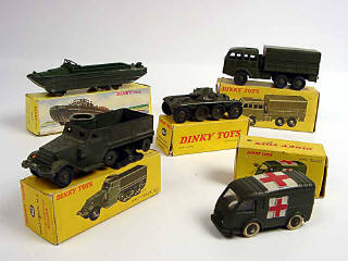 Lot 484 - DINKY TOYS (FRANCE) (5)