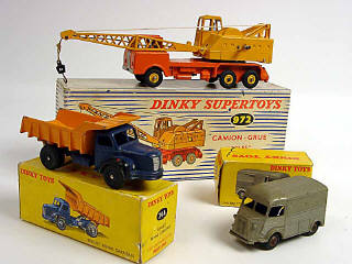 Lot 468 - DINKY TOYS (3)