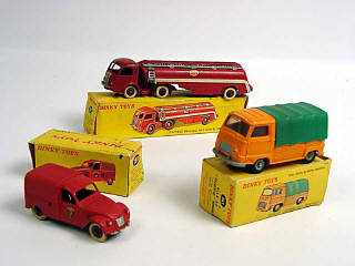 Lot 457 - DINKY TOYS (FRANCE) (3)