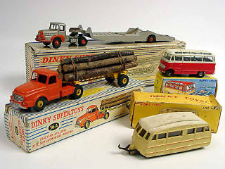 Lot 461 - DINKY TOYS (FRANCE) (4)