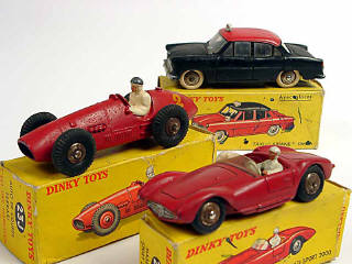 Lot 277 - DINKY TOYS (FRANCE) (3)