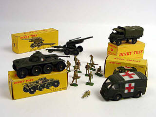 Lot 483 - DINKY TOYS (FRANCE) (4)
