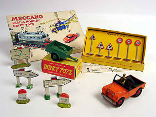 Lot 901 - DINKY TOYS & DIVERS (5)