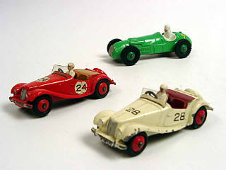 Lot 735 - DINKY TOYS (GB) (3)