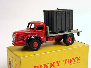 Lot 402 - DINKY TOYS (FRANCE) (1)