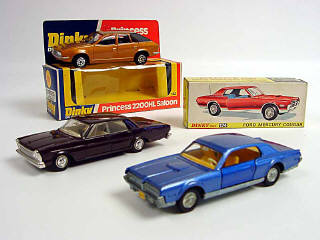Lot 738 - DINKY TOYS (3)