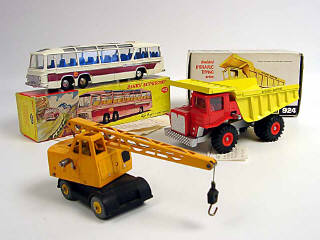 Lot 899 - DINKY TOYS (GB) (3)