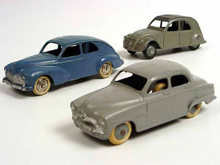 Lot 246 - DINKY TOYS (FRANCE) (3)