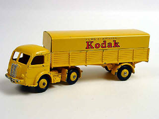 Lot 393 - DINKY TOYS FRANCE (1)