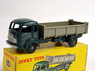 Lot 396 - DINKY TOYS (FRANCE) (1)