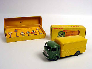 Lot 447 - DINKY TOYS FRANCE (2)