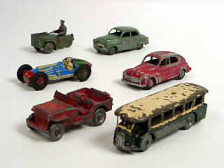 Lot 434 - DINKY TOYS (FRANCE) (6)
