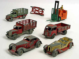 Lot 435 - DINKY TOYS (FRANCE) (6)