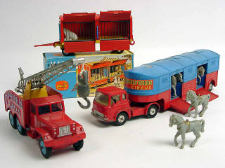 Lot 642 - CORGI TOYS (GB) (3)
