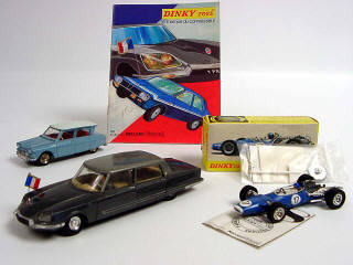 Lot 298 - DINKY TOYS (FRANCE) (4)