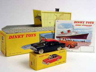 Lot 275 - DINKY TOYS FRANCE (3)