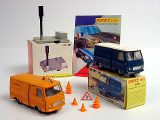 Lot 466 - DINKY TOYS FRANCE (4)