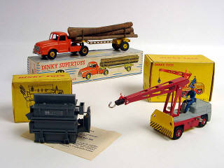 Lot 453 - DINKY TOYS (FRANCE) (3)