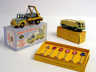 Lot 454 - DINKY TOYS FRANCE (3)