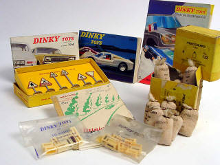 Lot 431 - DINKY TOYS FRANCE & MECCANO (9)