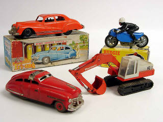 Lot 771 - DIVERS (4)