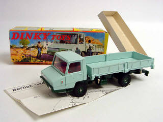Lot 411 - DINKY TOYS FRANCE (1)