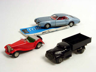Lot 383 - KIRK & TEKNO (3)