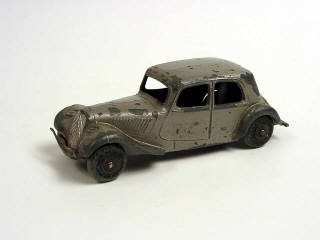 Lot 207 - DINKY TOYS (FRANCE) (1)