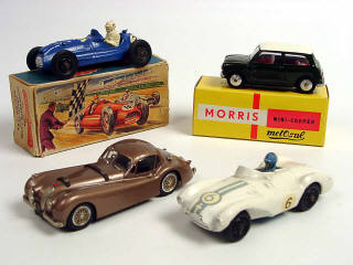 Lot 770 - DIVERS (4)