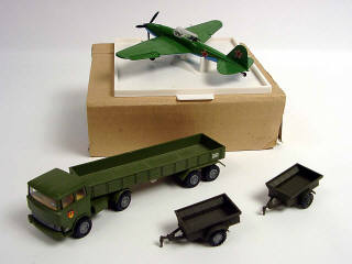 Lot 776 - DIVERS (4)