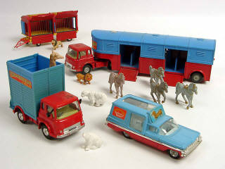 Lot 646 - CORGI TOYS (GB) (4)