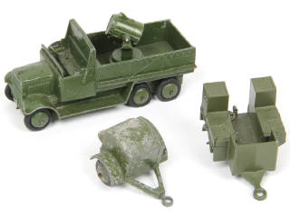 Lot 483 - DINKY TOYS (GB) (3)