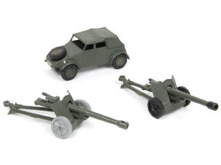 Lot 484 - DINKY TOYS (GB) (3)